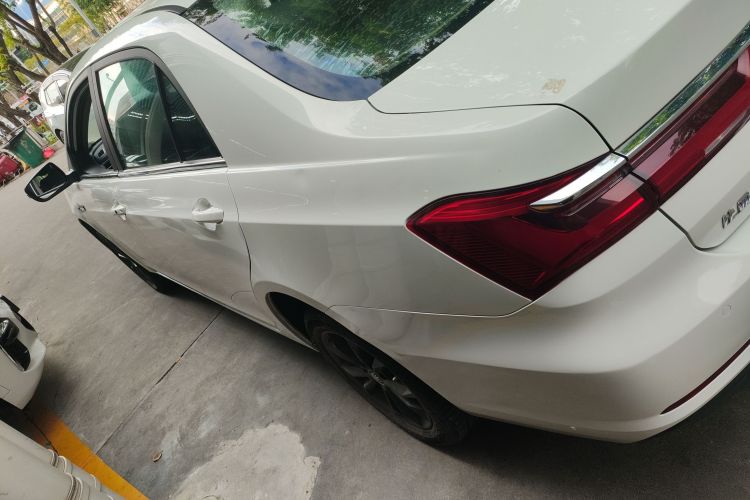 BYD Qin 2020 immagine di auto #5