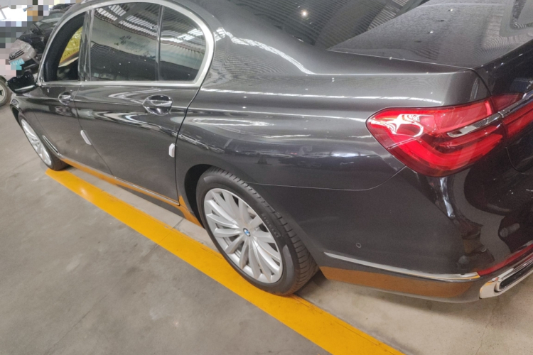 BMW M760Le 2017 #5 BMW M760Le 2017 car image #5