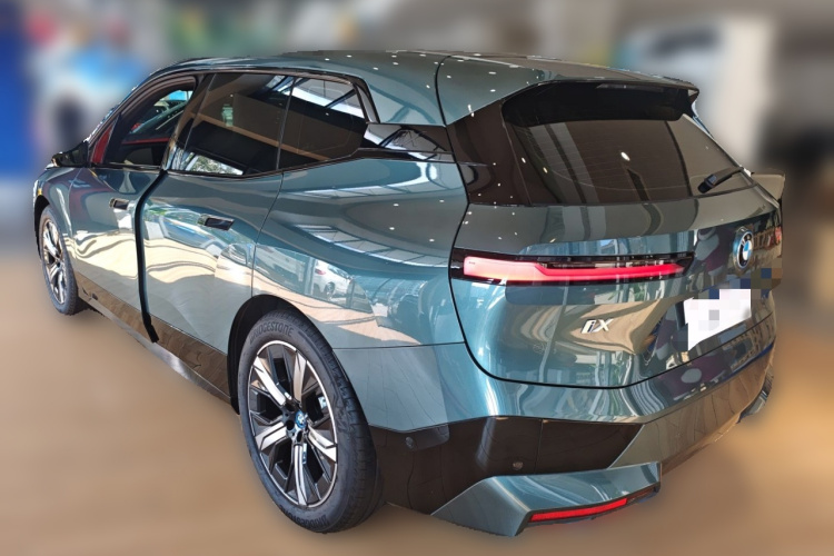 BMW i5 M60 2023 car image #5