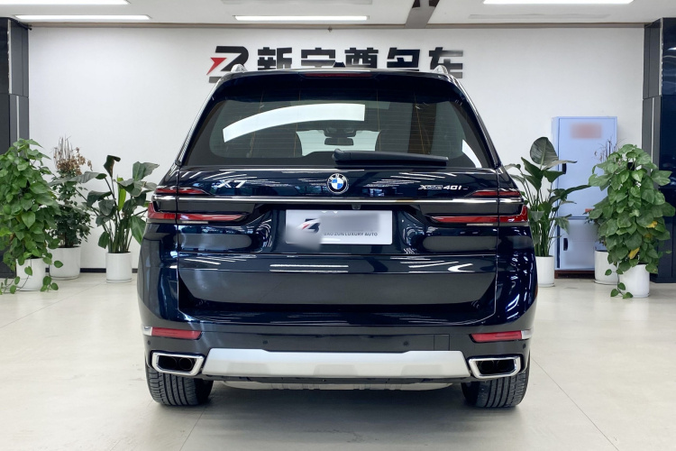 BMW X7 M60i 2024 car image #5