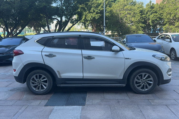 Hyundai Tucson (Imported) 2016 #5 Hyundai Tucson (Imported) 2016 car image #5