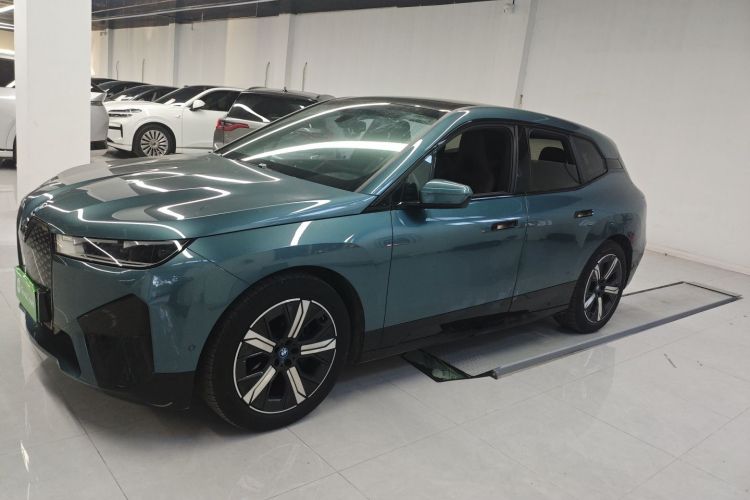 BMW iX 2023 immagine di auto #5