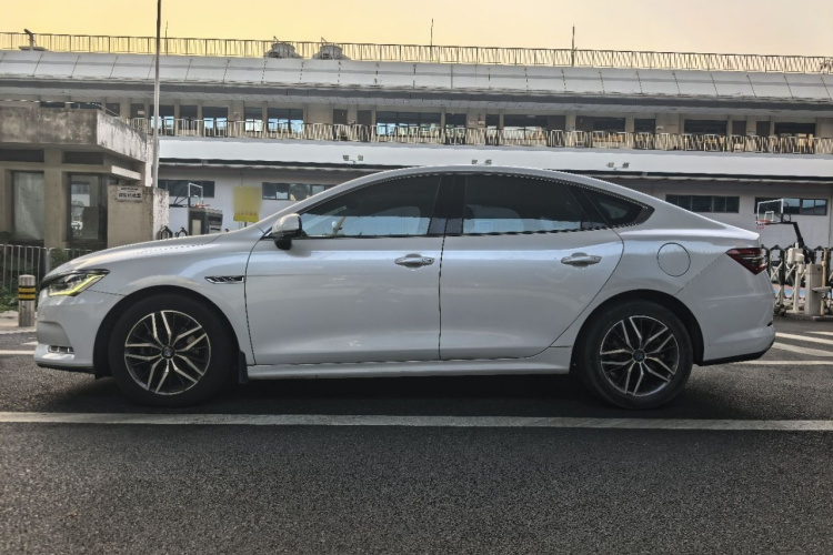 BYD Qin Pro New Energy 2018 immagine di auto #5