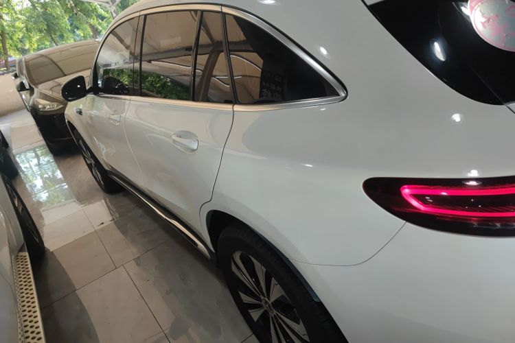 Mercedes-Benz EQC Class 2022 car image #5