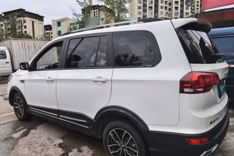 SWM斯威汽车 SWM斯威X3 2022 #5 SWM斯威汽车 SWM斯威X3 2022 汽车图片 #5