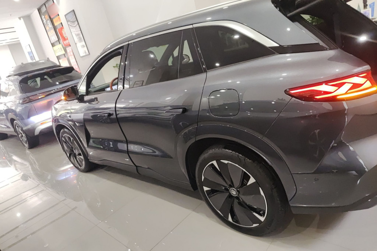 BYD Tang L 2025 صورة سيارة #5