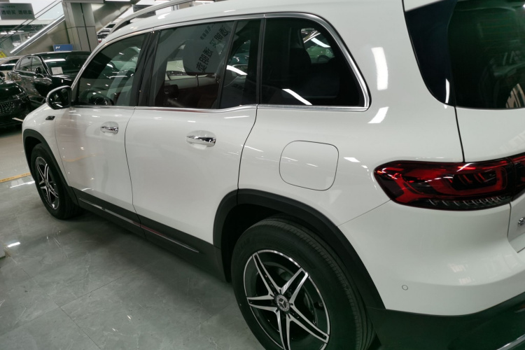 Mercedes-Benz EQB Class 2025 car image #5