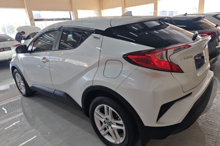 Toyota C-HR 2023 immagine di auto #5