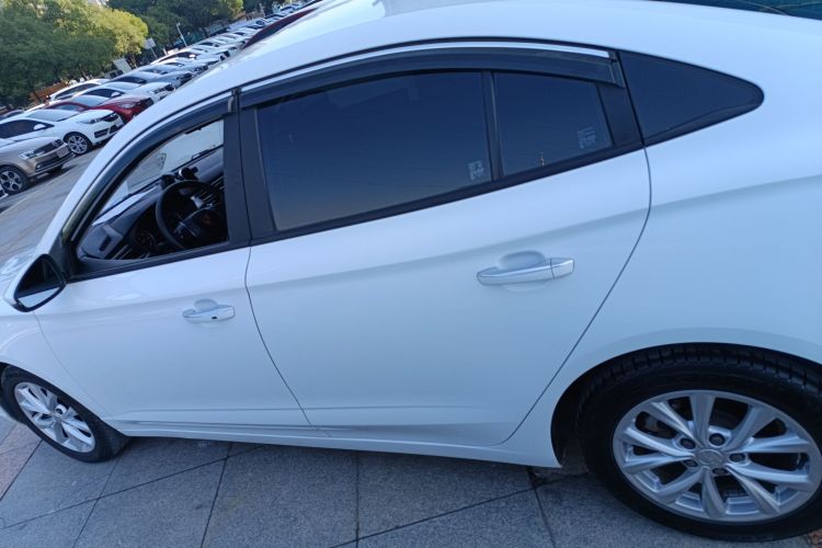 Roewe i5 2020 car image #5