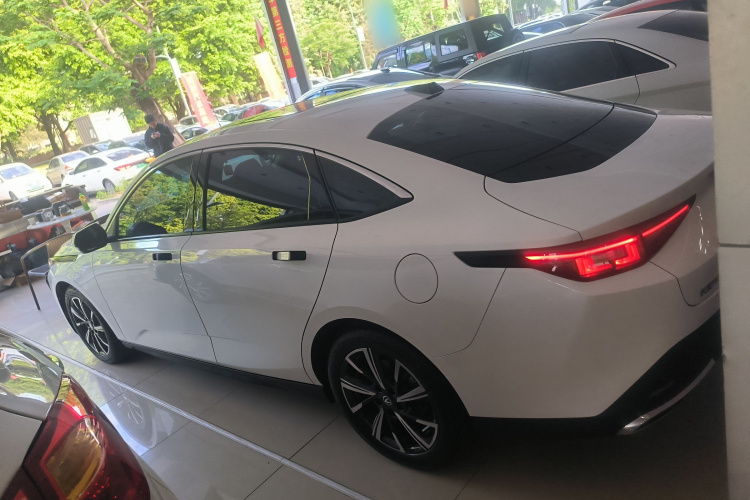 Changan Lamore 2023 #5 Changan Lamore 2023 car image #5