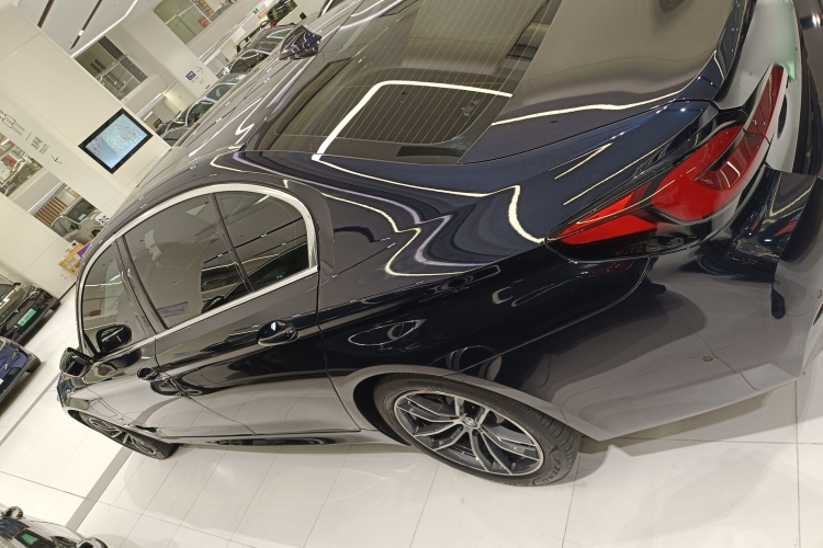 BMW 5 Series New Energy 2021 #5 BMW 5 Series New Energy 2021 car image #5
