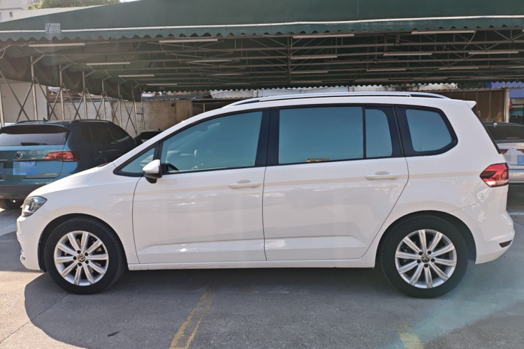 Volkswagen Touran 2021 immagine di auto #5