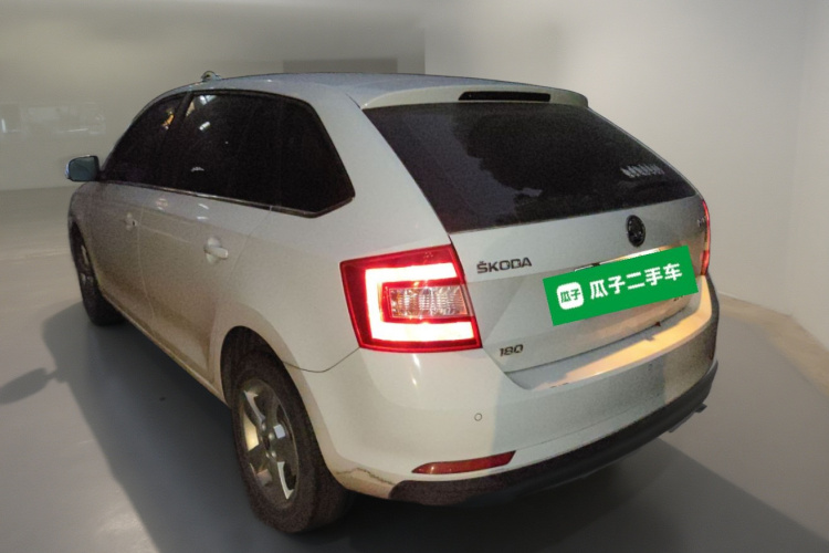 Skoda Rapid Spaceback 2018 immagine di auto #5