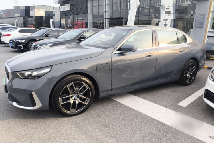 BMW i5 2025 car image #5