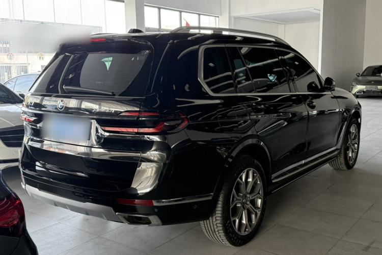 BMW X7 2024 car image #5