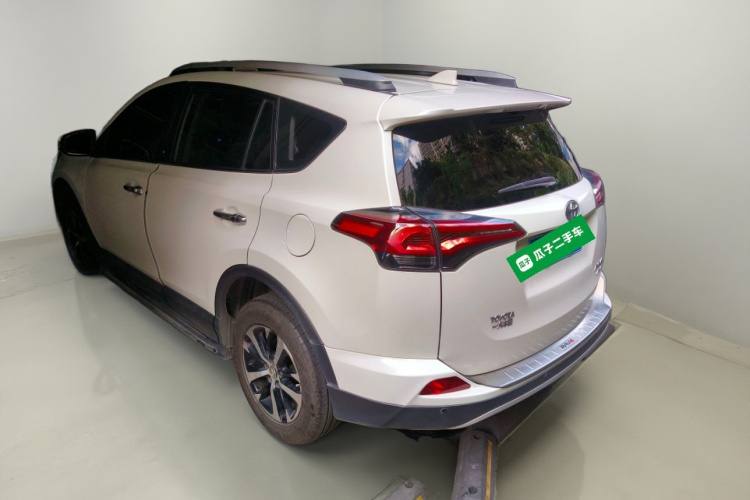 Toyota RAV4 2016 car image #5