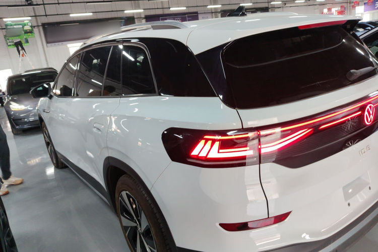 Volkswagen ID.6 X 2022 immagine di auto #5