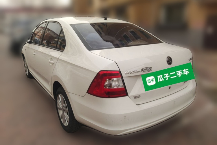 Skoda Rapid 2016 imagen de coche #5