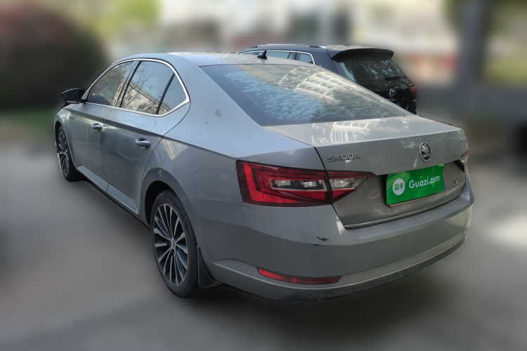 Skoda Superb 2016 car image #5