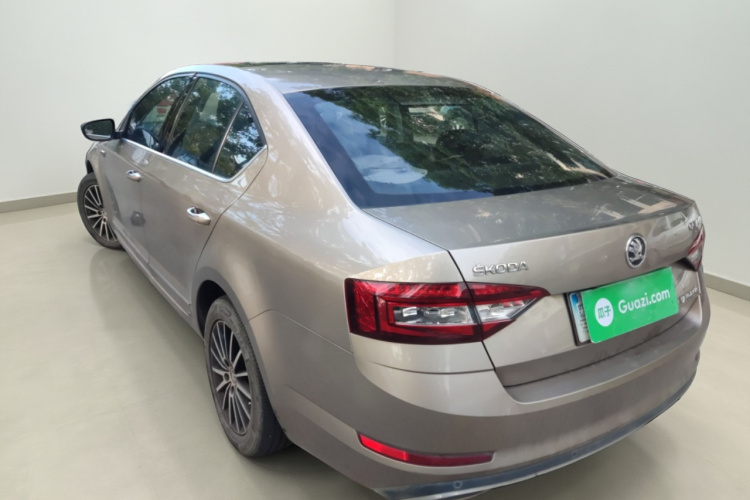 Skoda Octavia 2017 car image #5