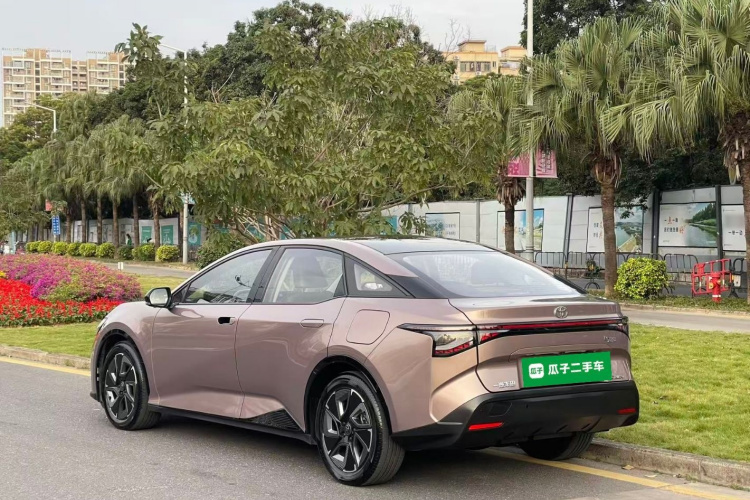 Toyota bZ3 2023 immagine di auto #5