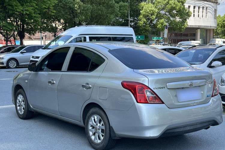 Nissan Sunny 2015 #5 Nissan Sunny 2015 car image #5