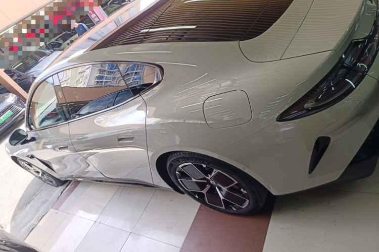 MI SU7 2024 car image #5