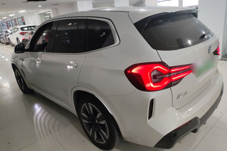 BMW iX3 2023 immagine di auto #5