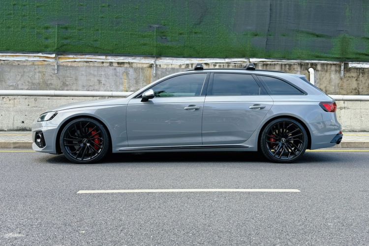 Audi RS 4 2022 car image #5