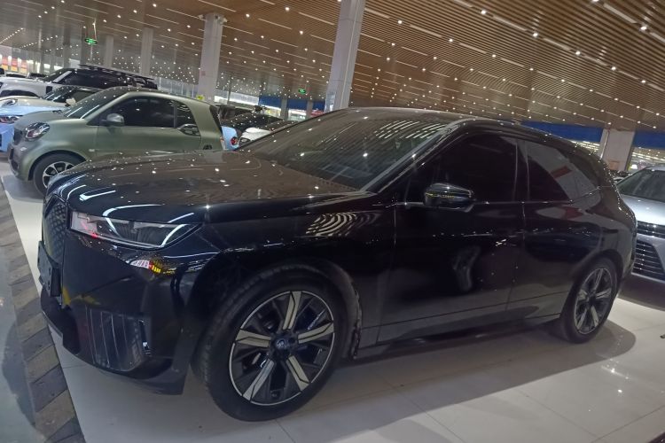 BMW iX 2024 immagine di auto #5