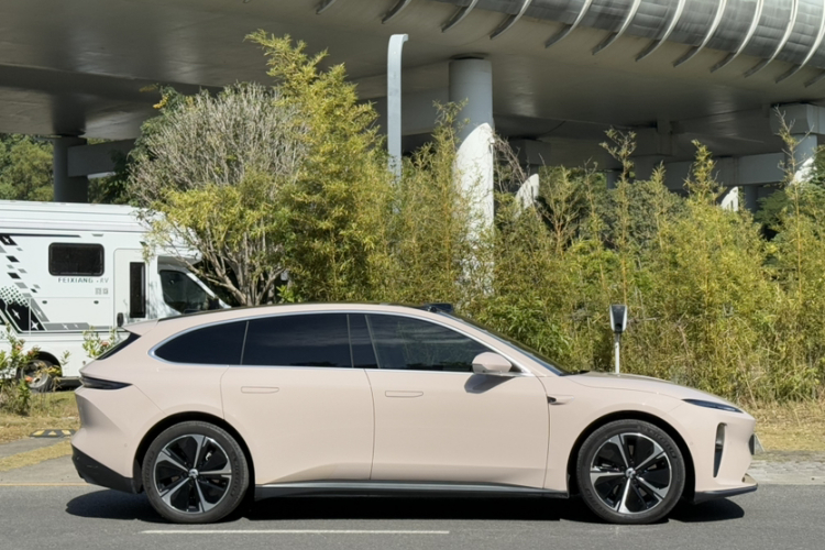 NIO ET5 2023 car image #5