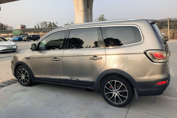 Forthing SX6 2018 car image #5