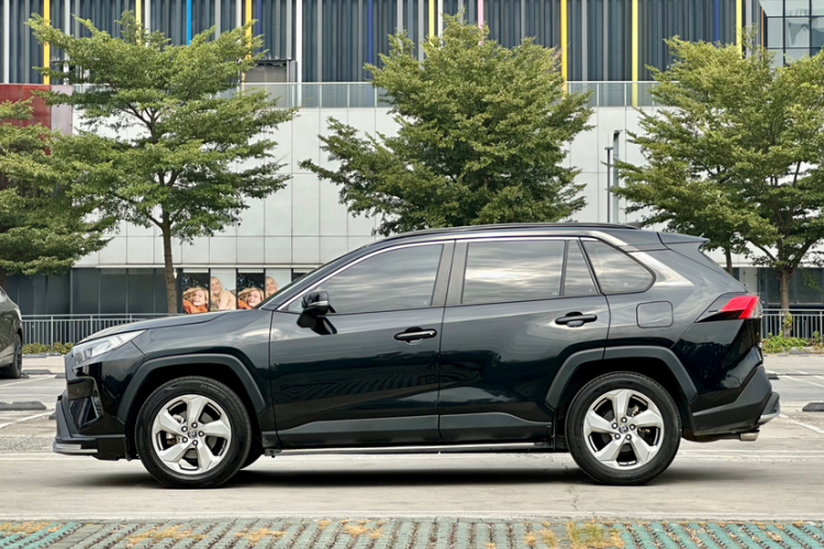 Toyota RAV4 2022 image de voiture #5