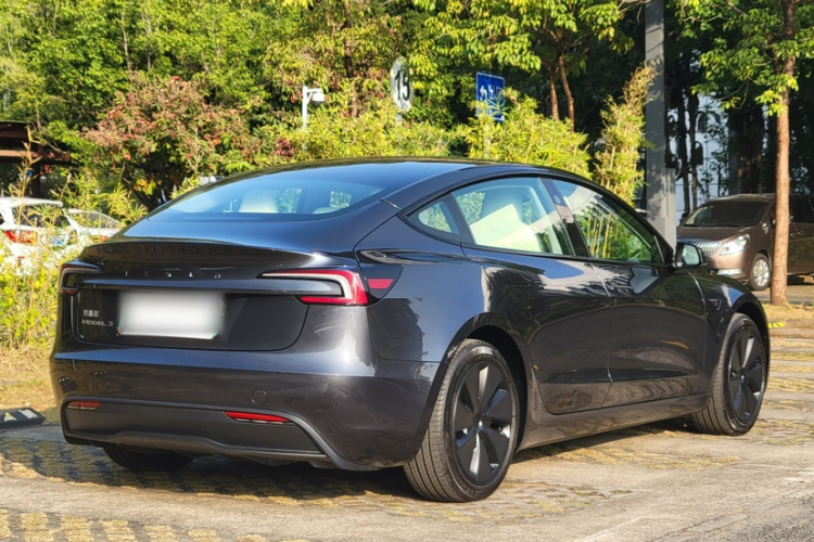 Tesla Model 3 2024 car image #5
