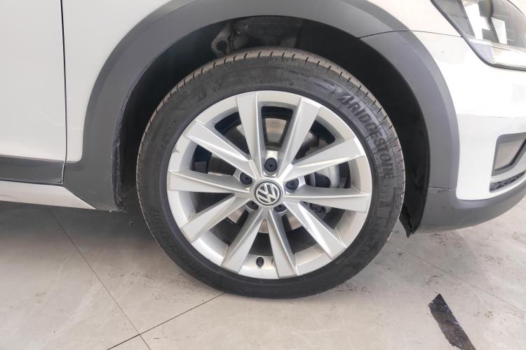 Volkswagen Golf (Imported) 2019 immagine di auto #5