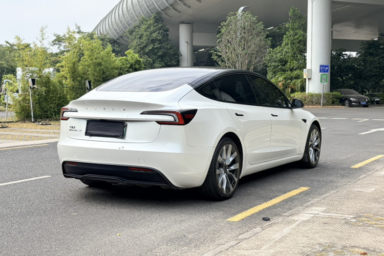 Tesla Model 3 2023 car image #5