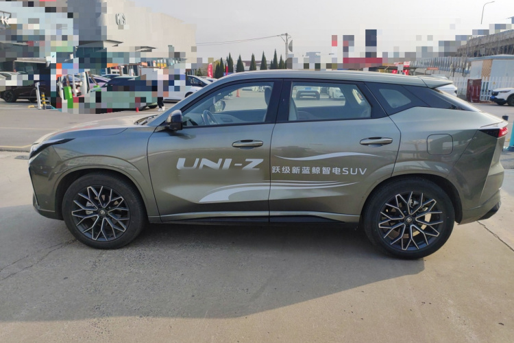 Changan UNI-Z PHEV 2024 car image #5