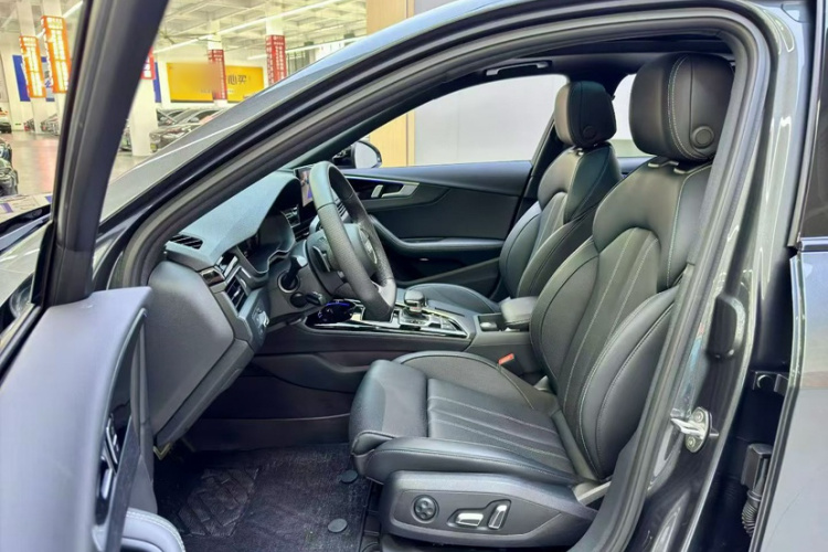 Audi A4L 2024 car image #5