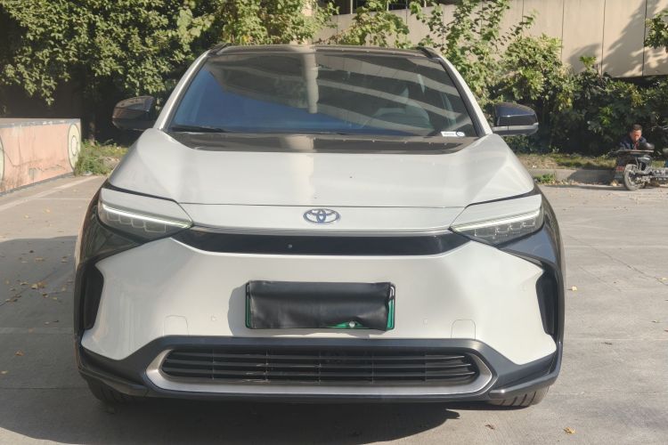 Toyota bZ4X 2022 immagine di auto #5