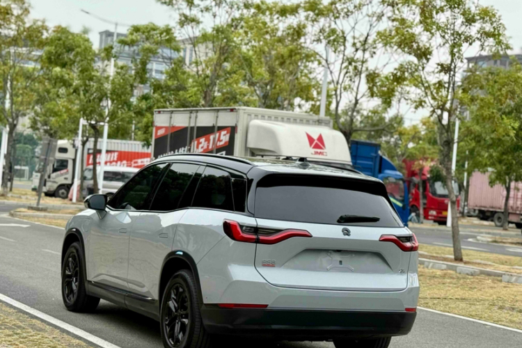 NIO ES8 2020 car image #5