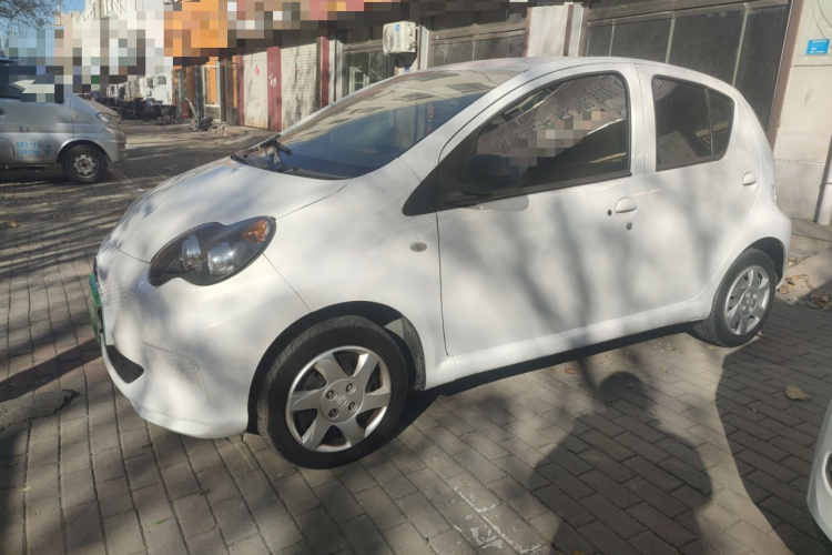 BYD e1 2019 car image #5