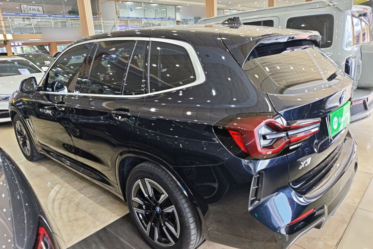 BMW iX3 2024 car image #5