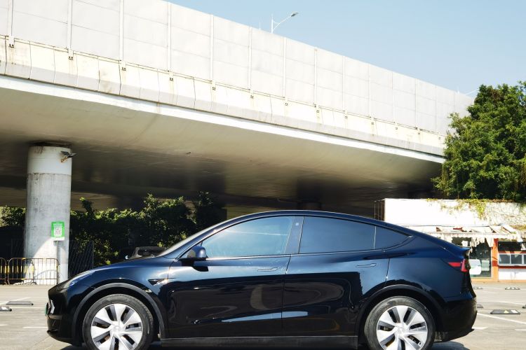 Tesla Model Y 2022 #5 Tesla Model Y 2022 car image #5
