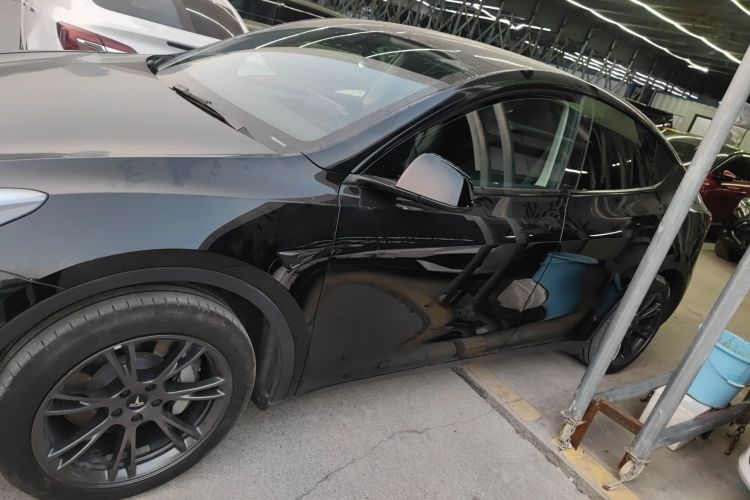 Tesla Model Y 2023 car image #5