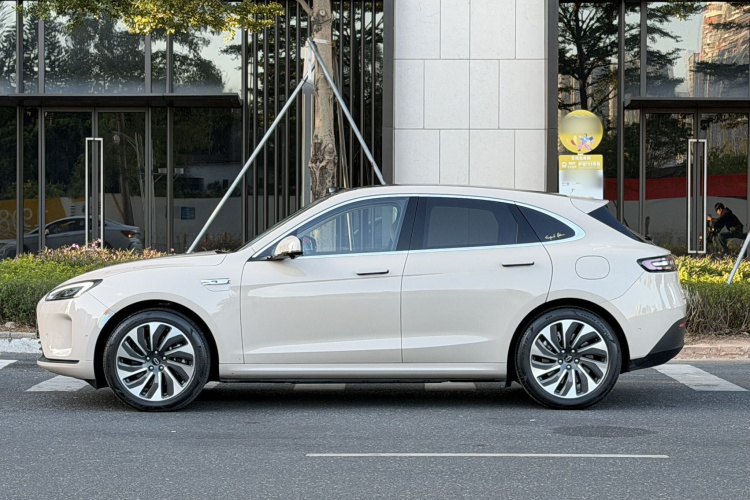 2024 car image #5