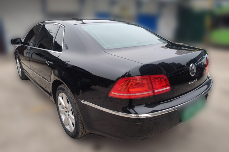 Volkswagen Pheaton 2011 immagine di auto #5