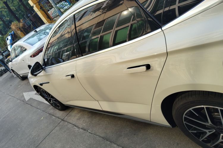 BYD Seal 07 DM-i 2025 car image #5