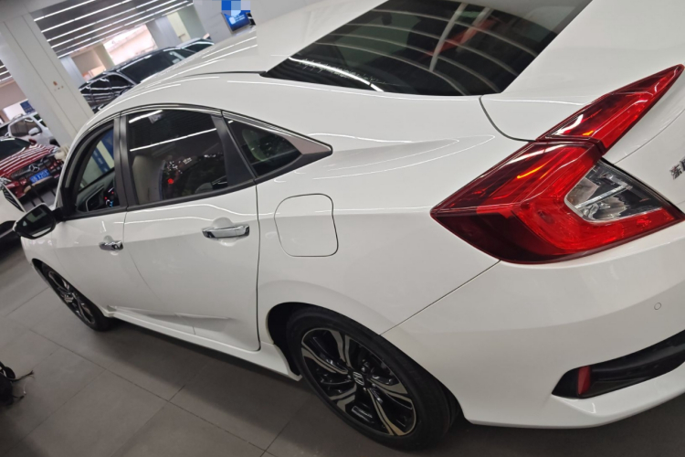 Honda Civic 2018 car image #5