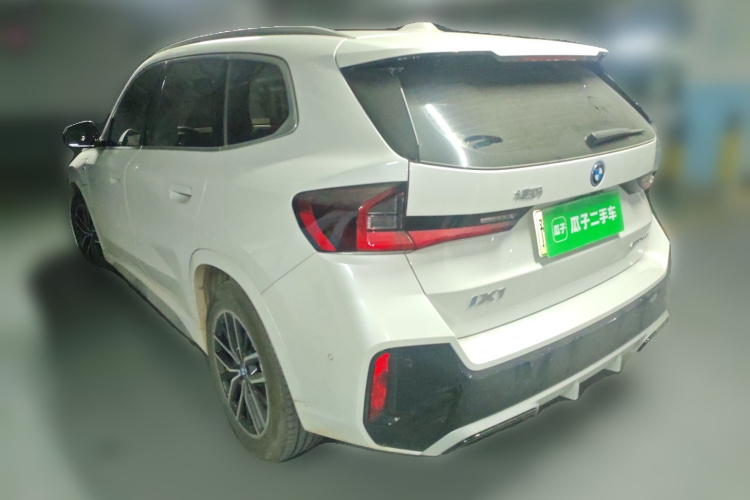 BMW iX1 2024 car image #5