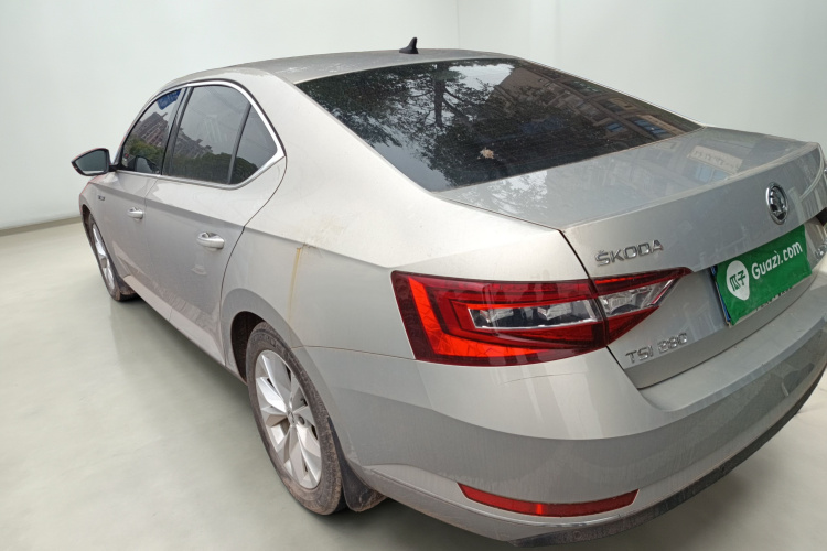Skoda Superb 2018 #5 Skoda Superb 2018 car image #5